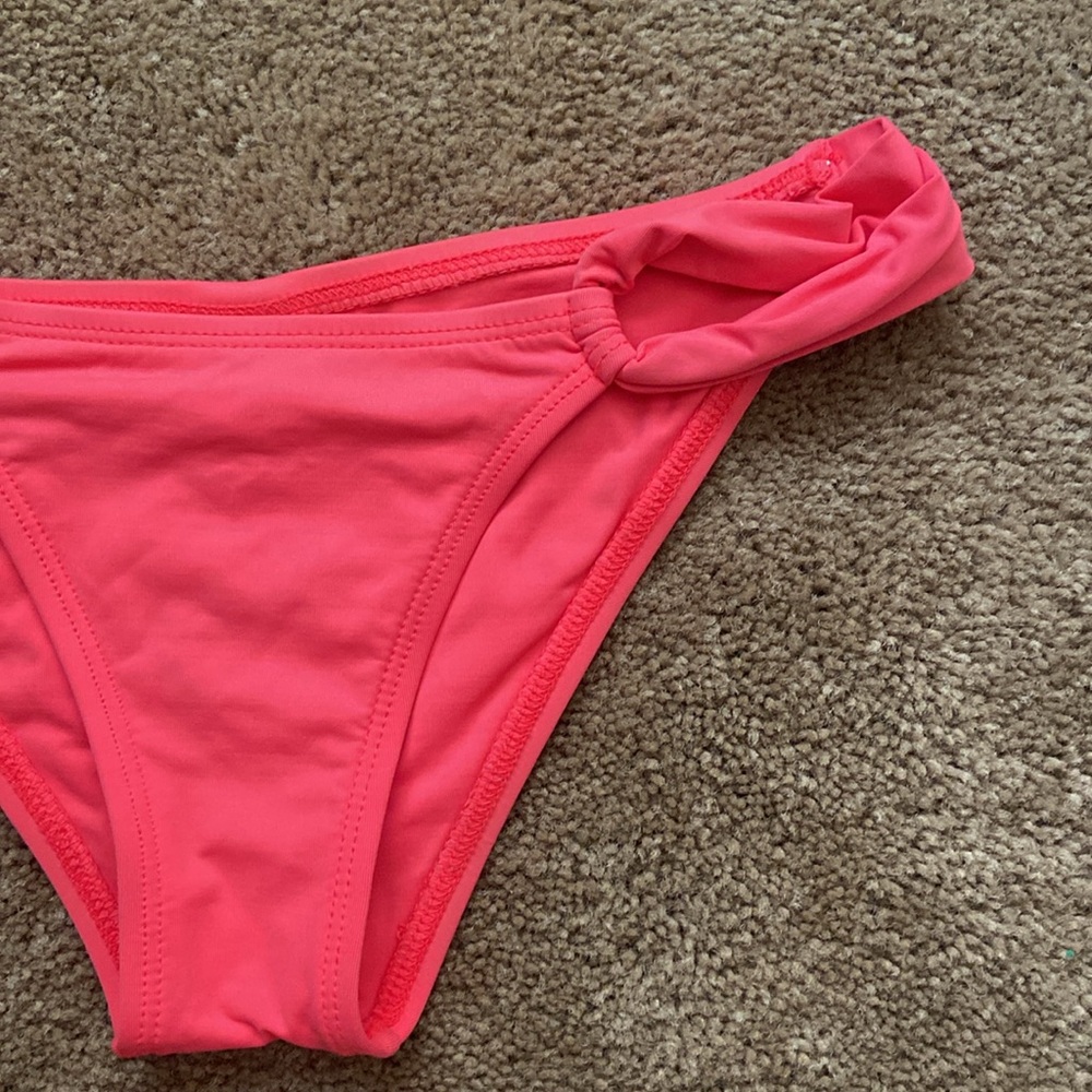 Bikini - Picture 4 of 5
